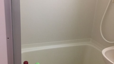 Deep soaking bathtub