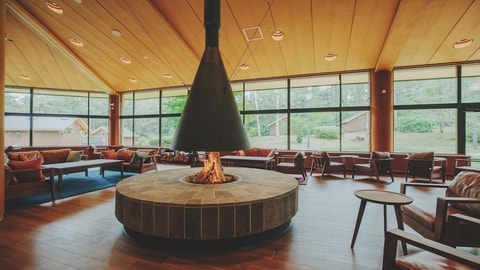 Lobby lounge