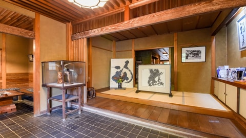 Lobby lounge