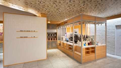 Lobby lounge