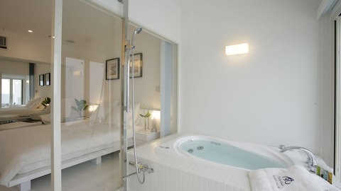Jetted tub