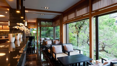 Lobby lounge