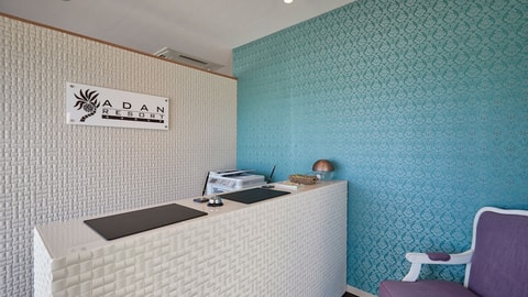 Check-in/check-out kiosk