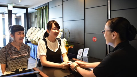 Check-in/check-out kiosk