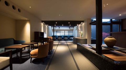 Lobby lounge