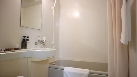 Deep soaking bathtub
