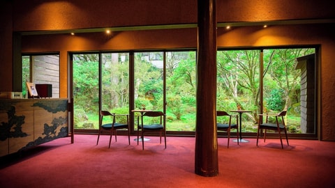 Lobby lounge