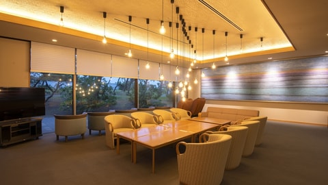 Lobby lounge