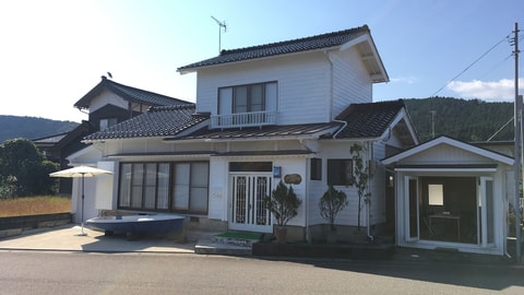 Primary image