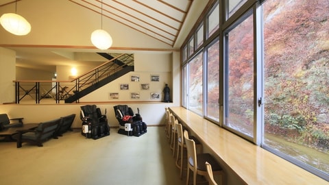 Lobby lounge