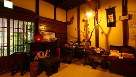 Lobby lounge