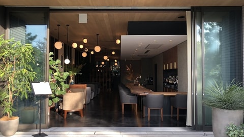 Lobby lounge