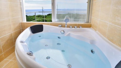 Jetted tub