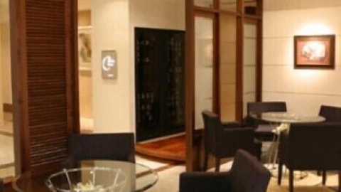Lobby lounge