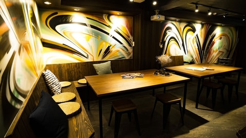 Lobby lounge