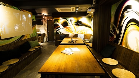 Lobby lounge