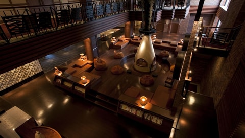 Lobby lounge
