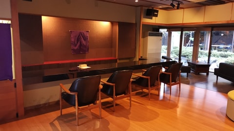 Lobby lounge