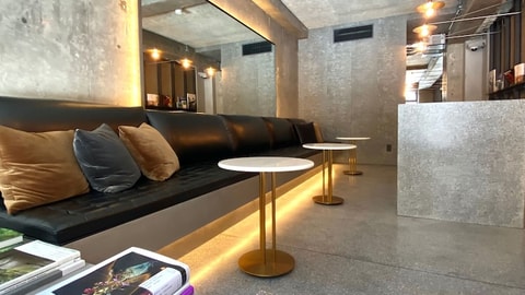 Lobby lounge