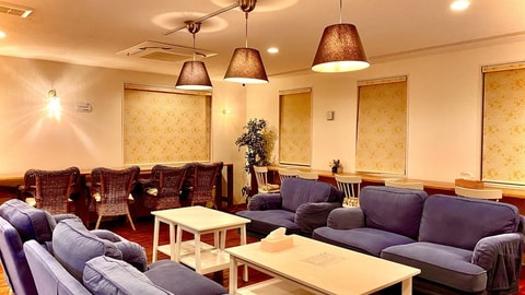 Lobby lounge