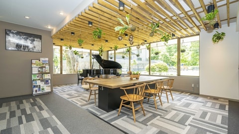 Lobby lounge