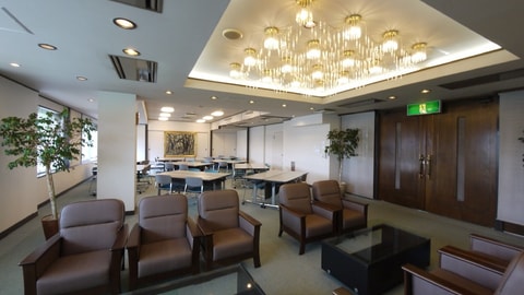 Lobby lounge