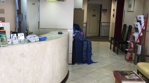 Check-in/check-out kiosk
