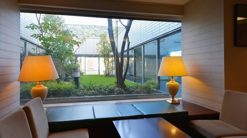 Lobby lounge