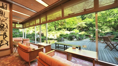 Lobby lounge