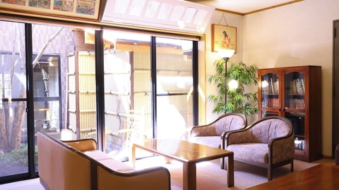 Lobby lounge