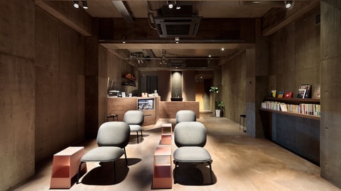 Lobby lounge