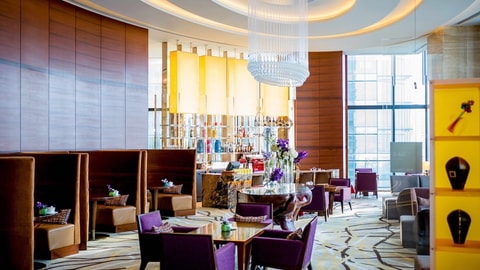 Lobby lounge
