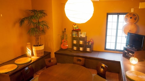 Lobby lounge