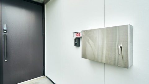 Check-in/check-out kiosk