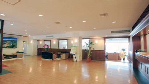 Lobby lounge