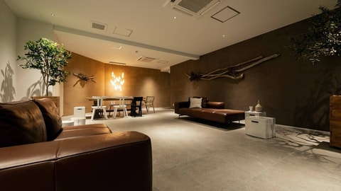 Lobby lounge