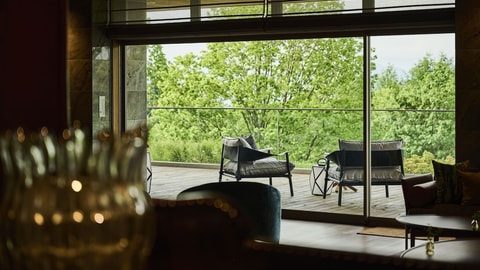 Lobby lounge