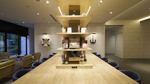 Lobby lounge