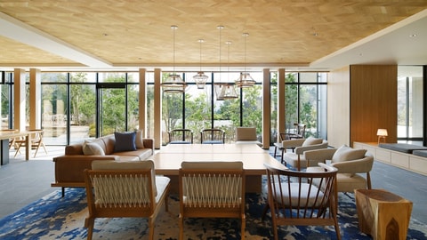 Lobby lounge