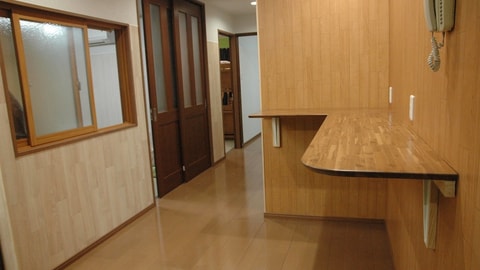 Check-in/check-out kiosk