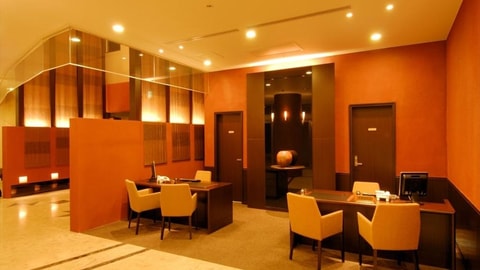 Lobby lounge