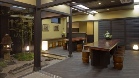 Lobby lounge