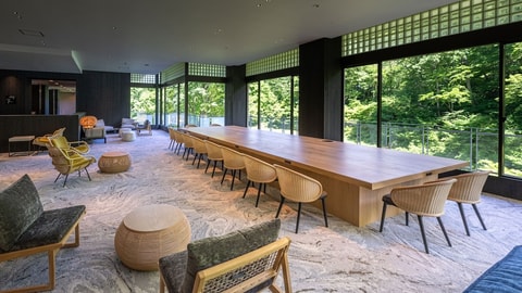 Lobby lounge