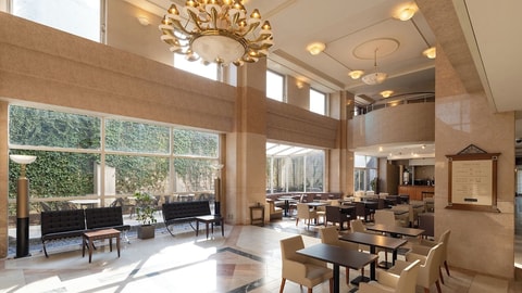 Lobby lounge