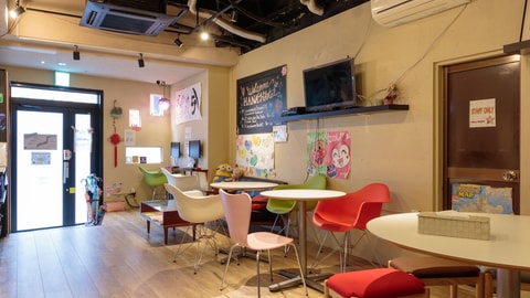 Lobby lounge