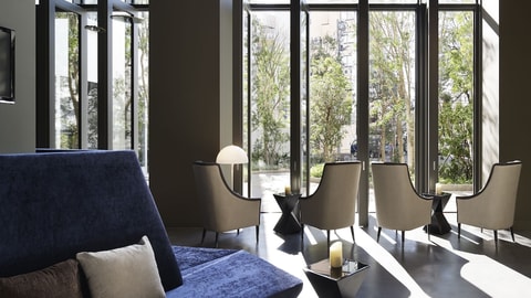 Lobby lounge