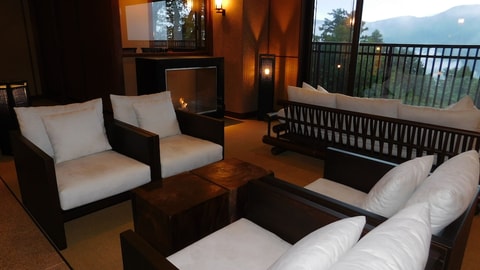 Lobby lounge