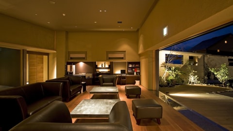 Lobby lounge