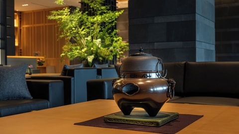 Lobby lounge