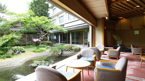Lobby lounge